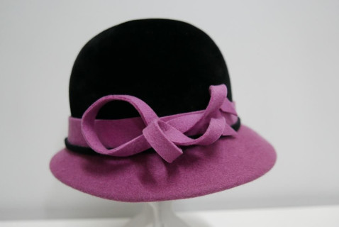 Czarno różowy kapelusz filcowy 55-57 cm