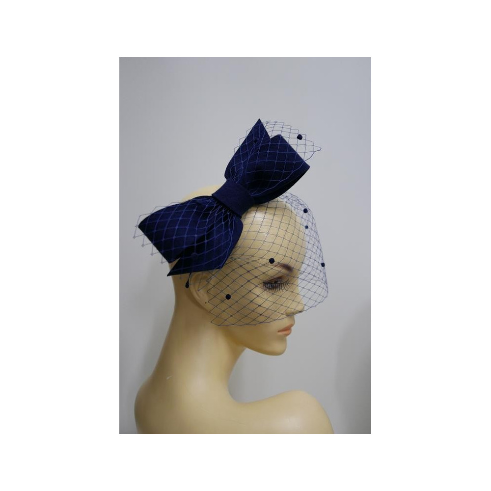 Granatowy fascynator filcowy z woalką na przepasce