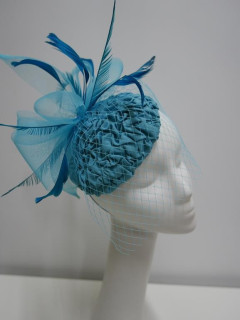 Turkusowy niebieski mini toczek, fascynator tkanina z woalką
