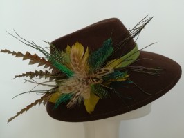 Brązowy kapelusz filcowy  płytki r. uniwersalny