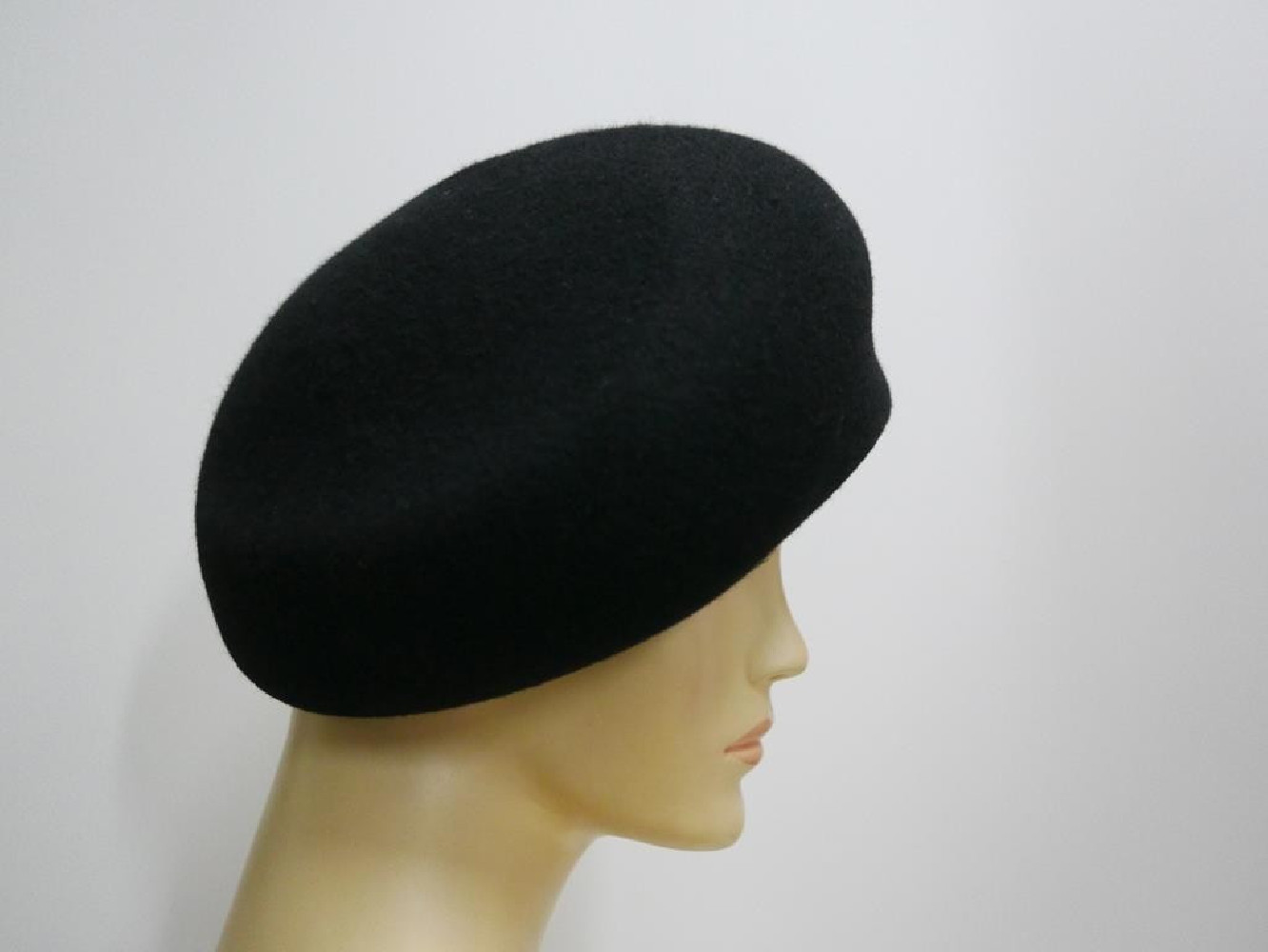 Norberta czarny toczek czapka retro 54-59 cm