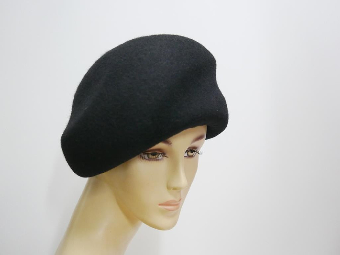 Norberta czarny toczek czapka retro 54-59 cm