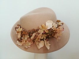 Beżowy kapelusz filcowy 53-55 cm