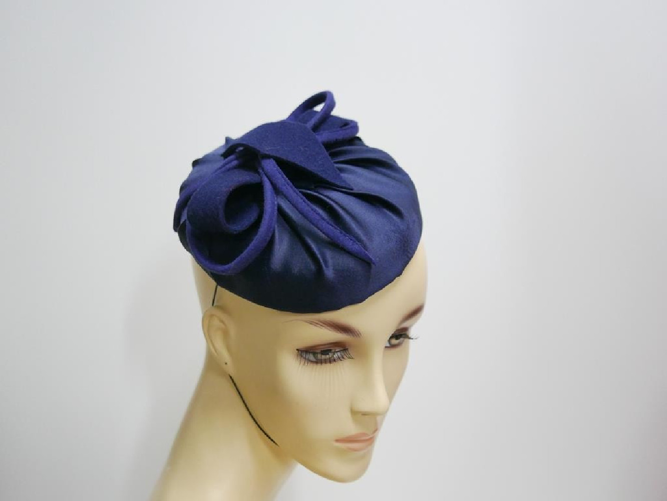 Granatowy mini toczek, fascynator tkanina.