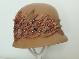 Art deco beżowy kapelusz klosz filcowy 54-56 cm