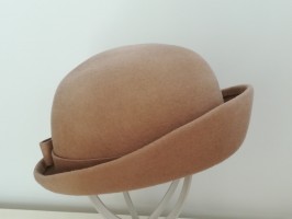 Beżowy piotruś kapelusz pilśniowy 56-58 cm