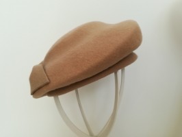 Beżowy beret filcowy 54-55 cm