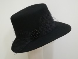 Czarny kapelusz filcowy z woalką 53-56 cm