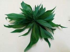 Kwiat z piór zielony  stroik do włosów , sukni, kapelusza