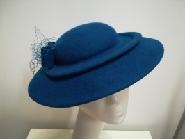 Serafina turkusowy niebieski kapelusz dysk filc wełna