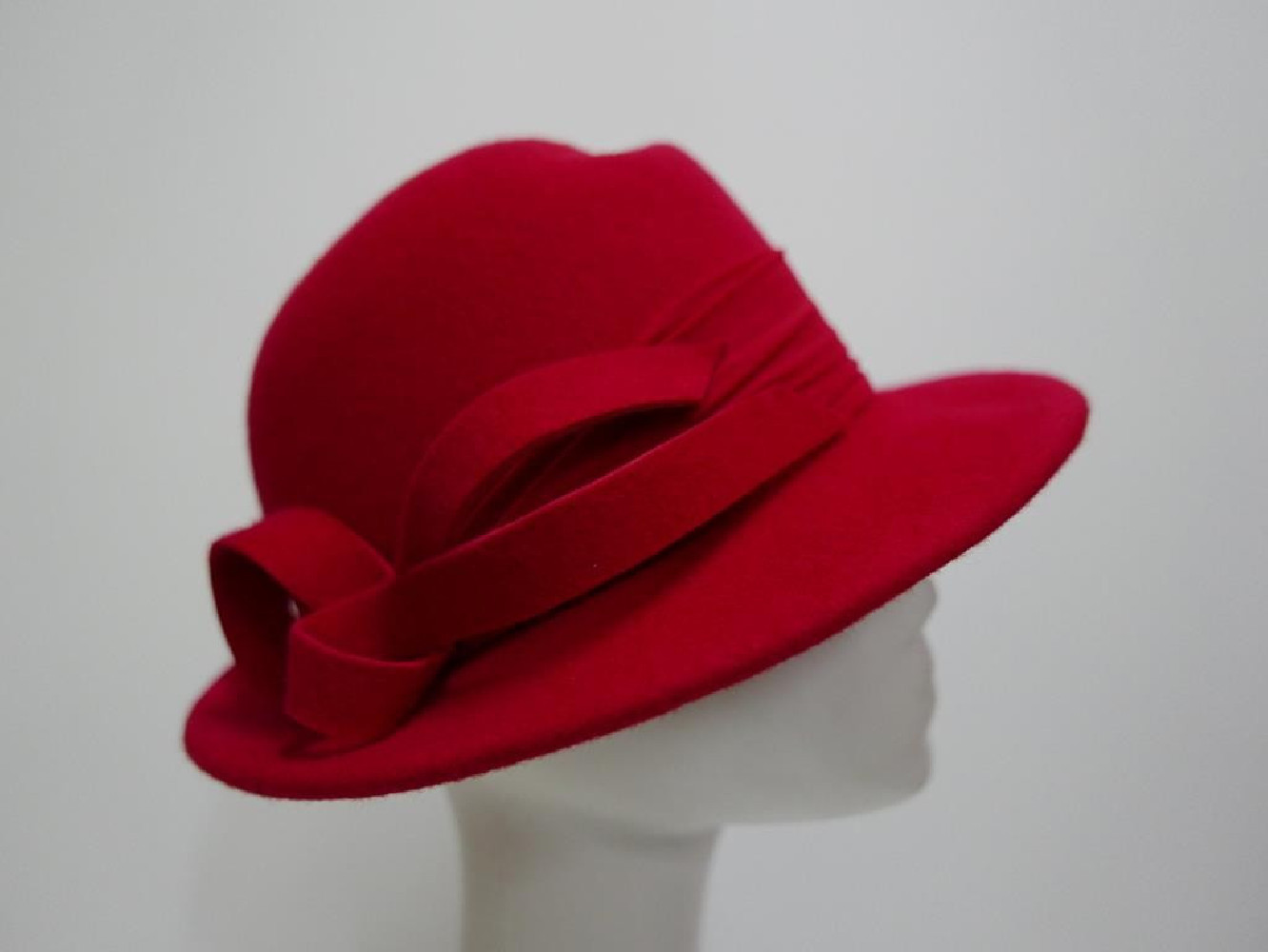 Atena czerwony kapelusz filcowy  54-57cm