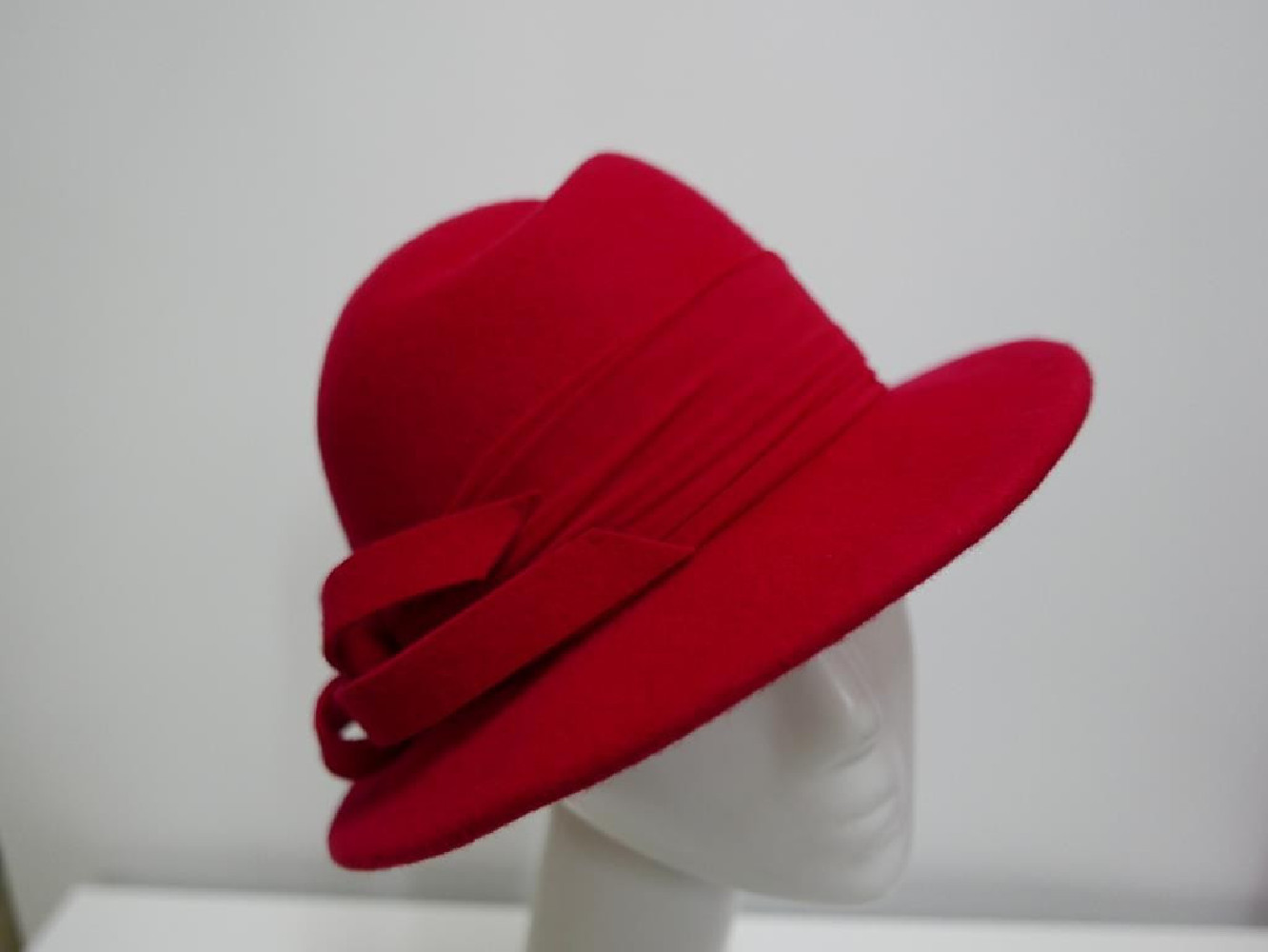 Atena czerwony kapelusz filcowy  54-57cm