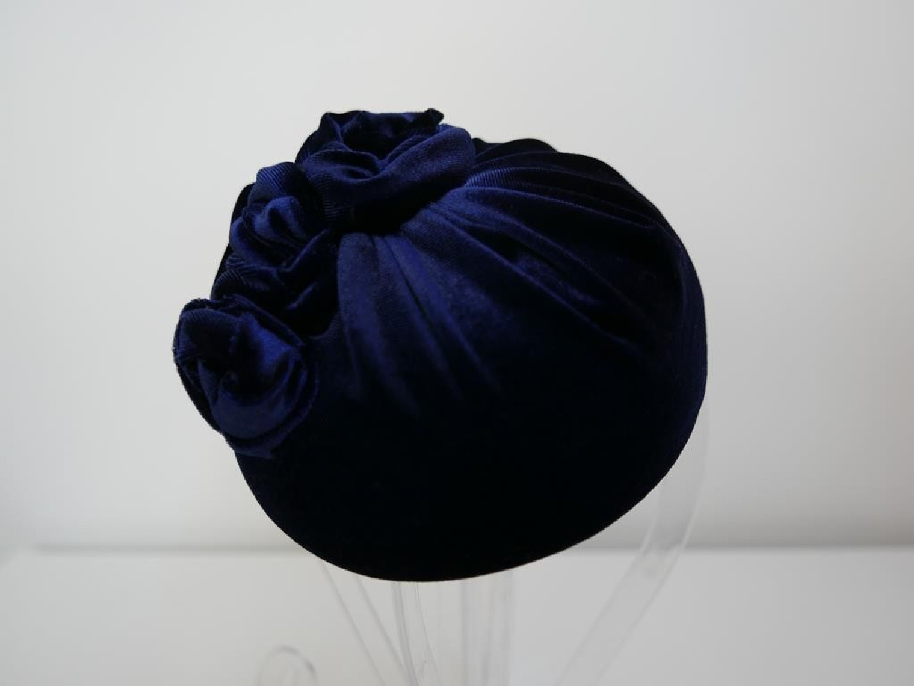 Granatowy welur mini toczek fascynator