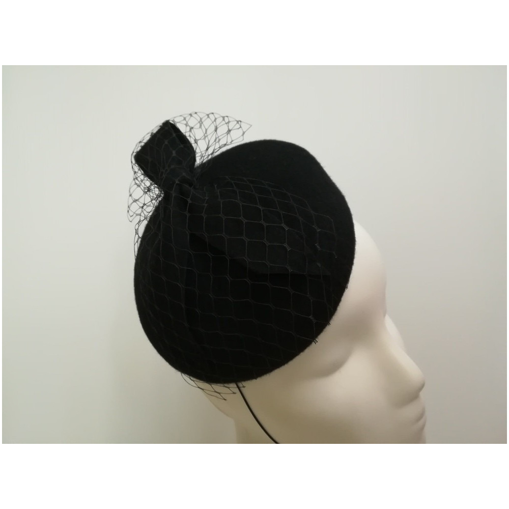 Ismena- mini toczek czarny z woalką