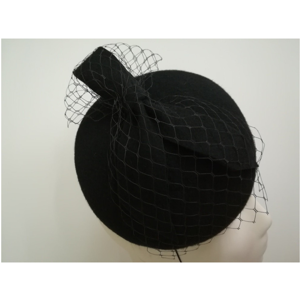 Ismena- mini toczek czarny z woalką