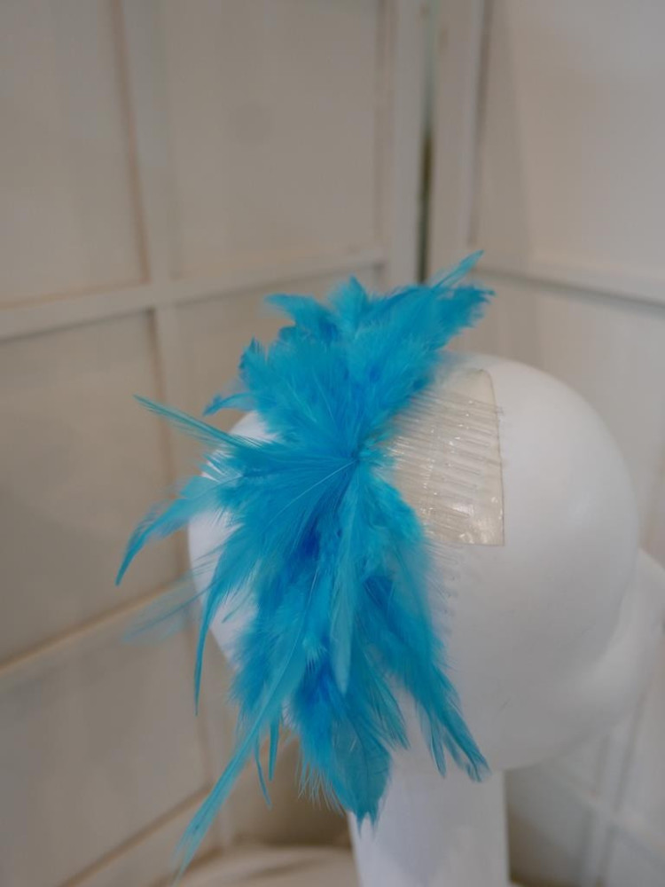 Turkusowe piórka na grzebieniu 25 cm