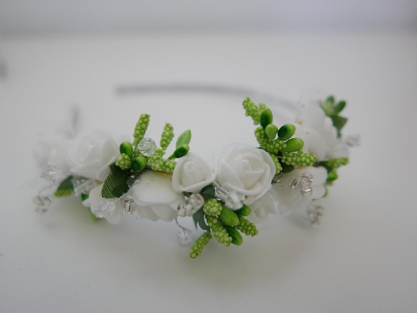 Biało zielona przepaska z kwiatuszków jak żywe