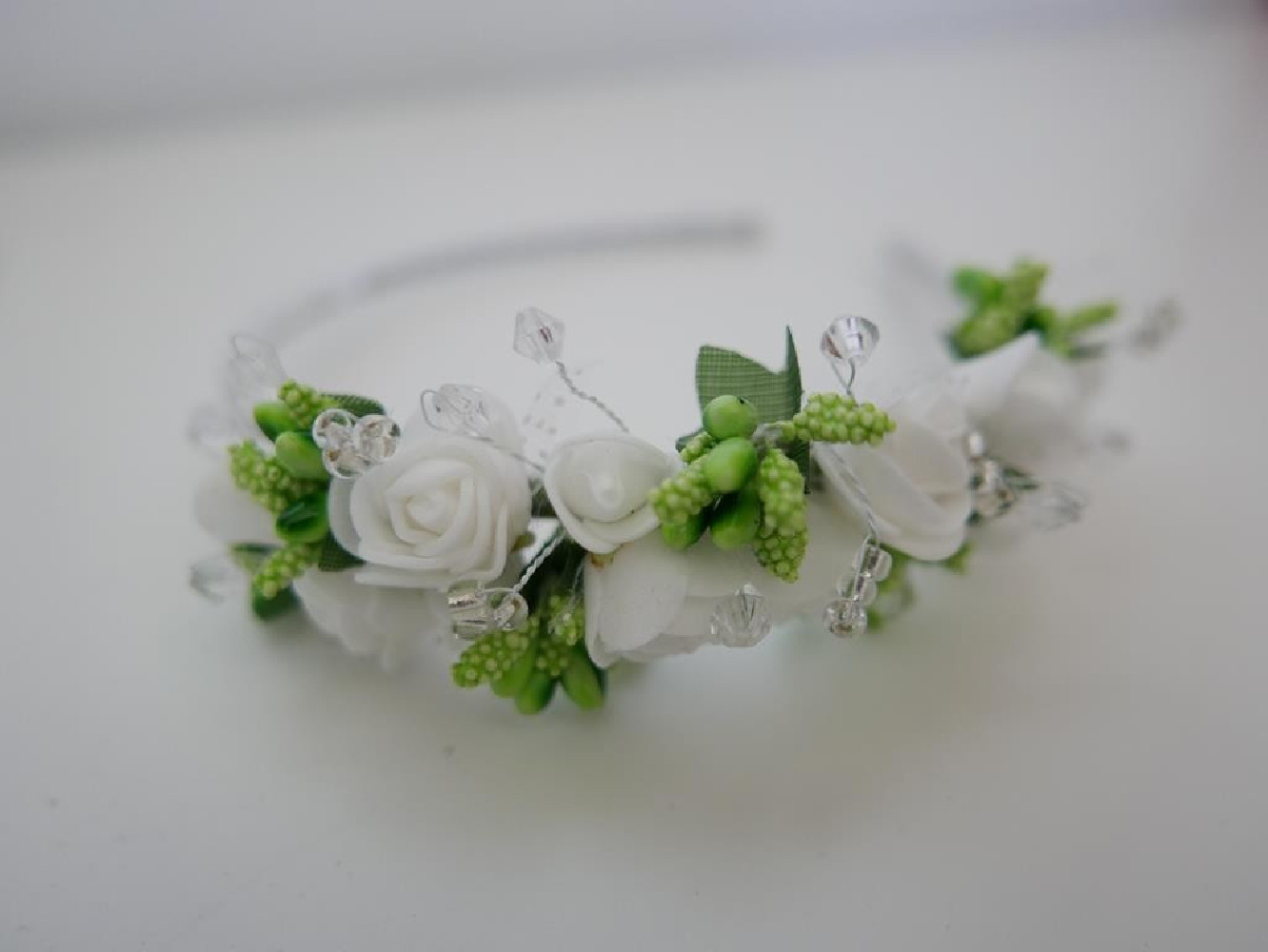 Biało zielona przepaska z kwiatuszków jak żywe