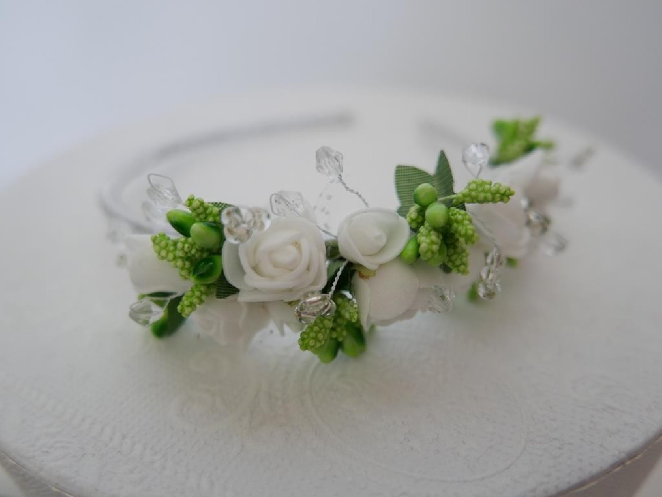 Biało zielona przepaska z kwiatuszków jak żywe