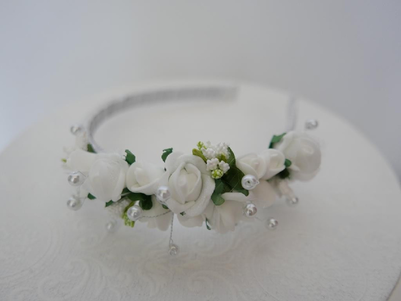 Biało zielona przepaska z kwiatuszków jak żywe