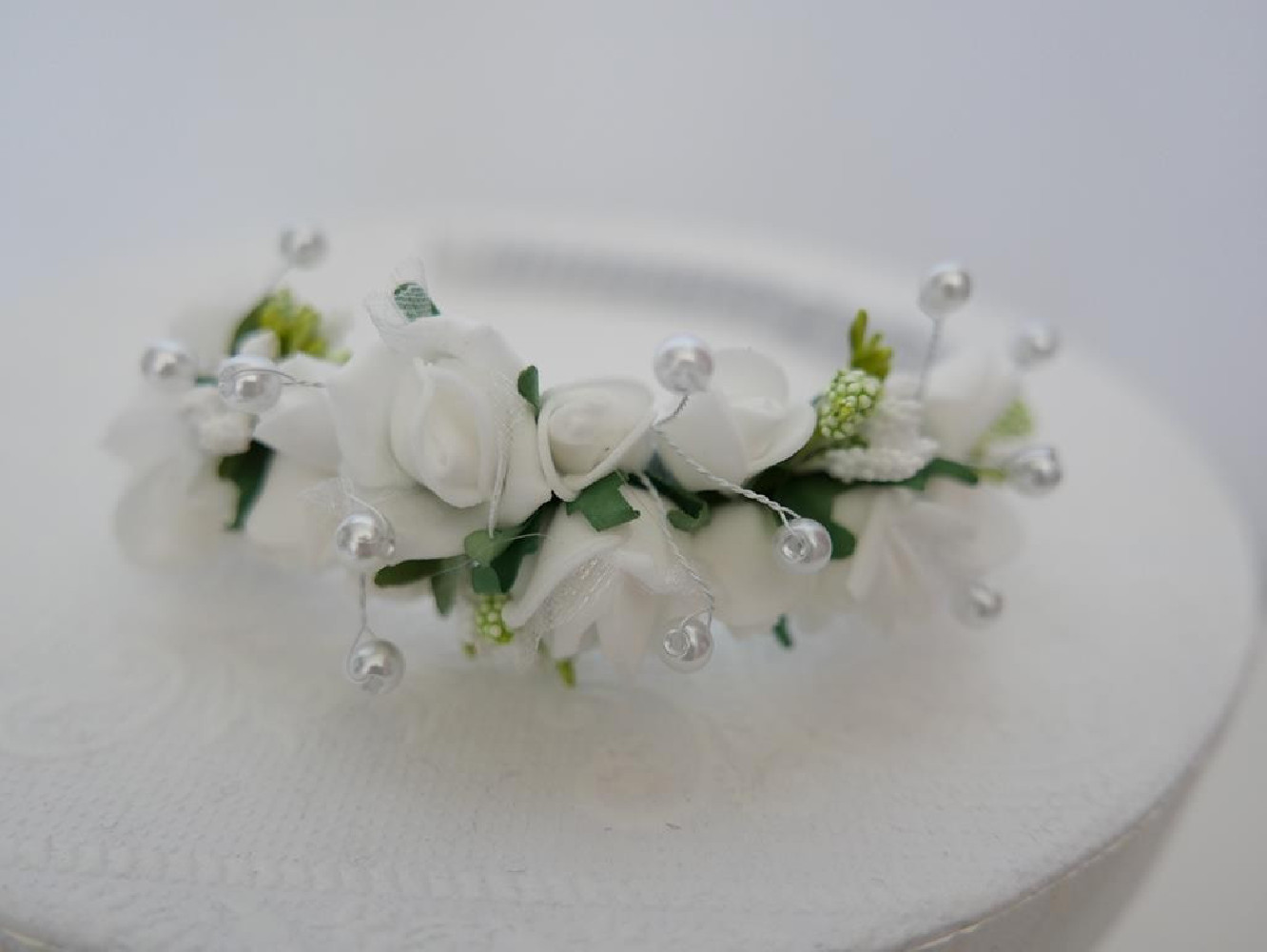 Biało zielona przepaska z kwiatuszków jak żywe