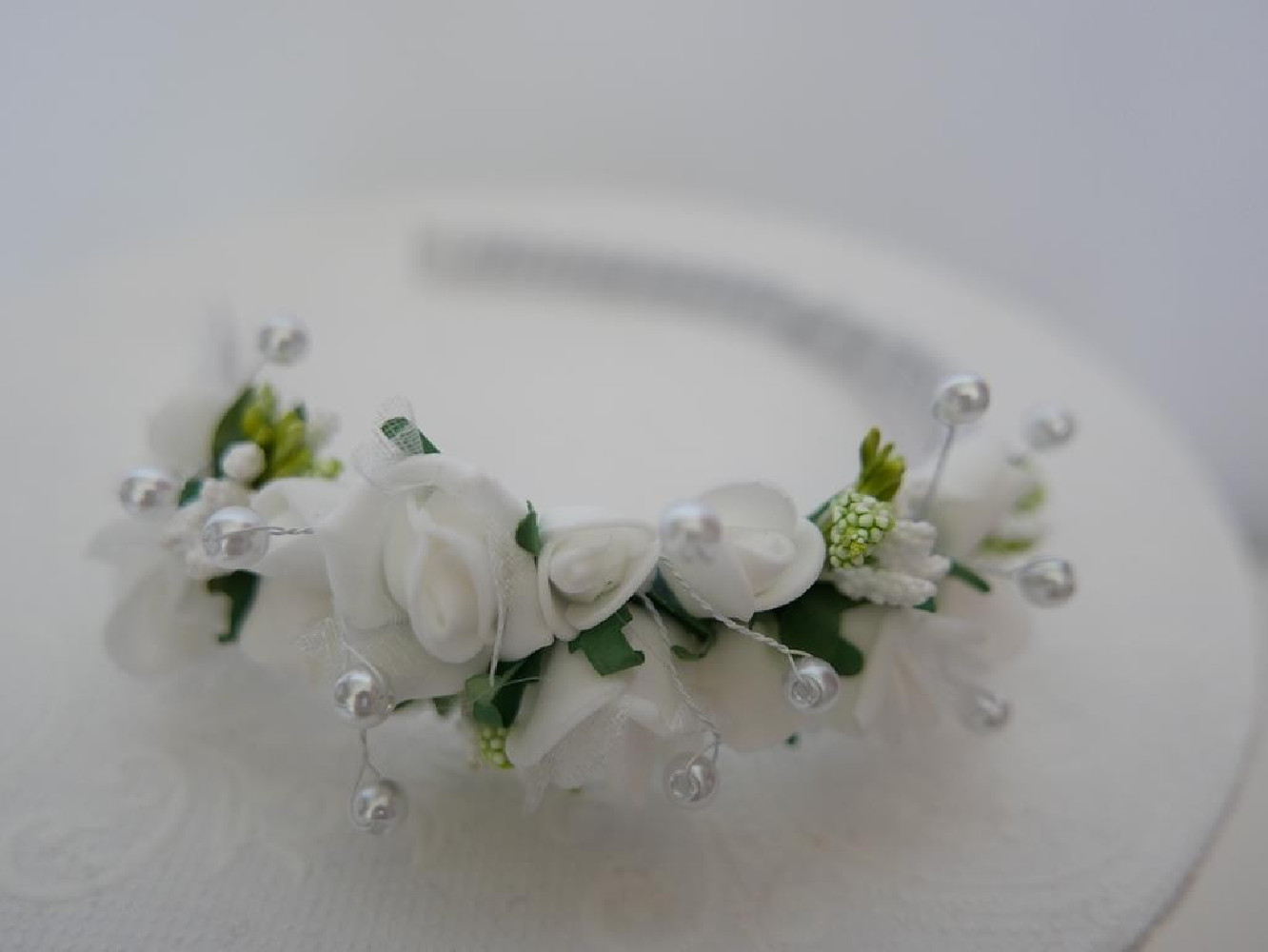 Biało zielona przepaska z kwiatuszków jak żywe