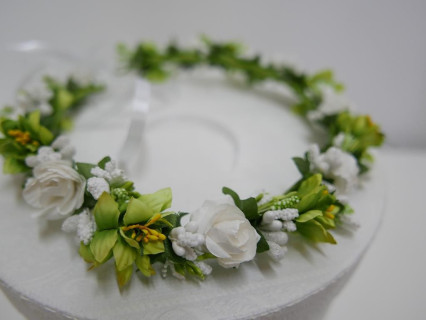 Biało zielony wianek do modelowania- plastyczny