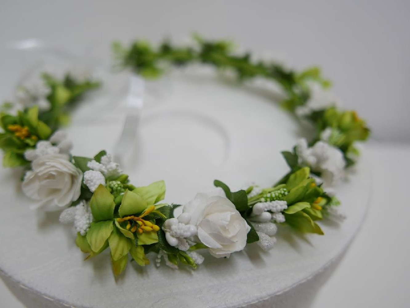 Biało zielony wianek do modelowania- plastyczny