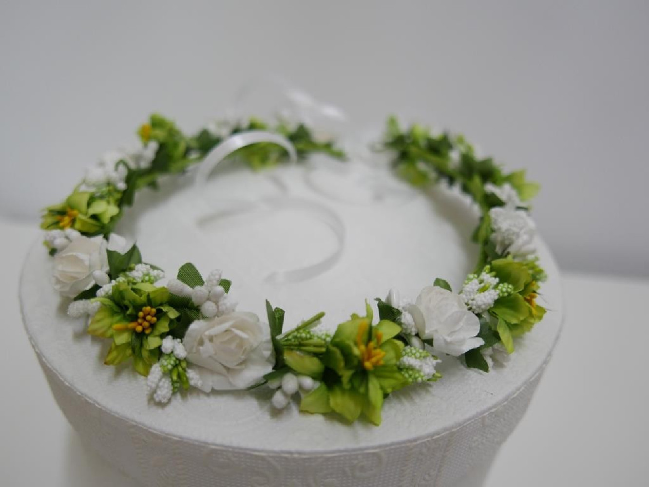 Biało zielony wianek do modelowania- plastyczny