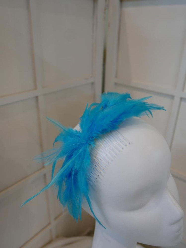 Turkusowe piórka na grzebieniu 25 cm