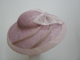 Artura różowy kapelusz dysk z sinamay na opasce