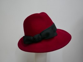 Wiliams czerwony kapelusz 55-57 cm