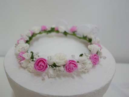 Biało różowy wianek z kokardą