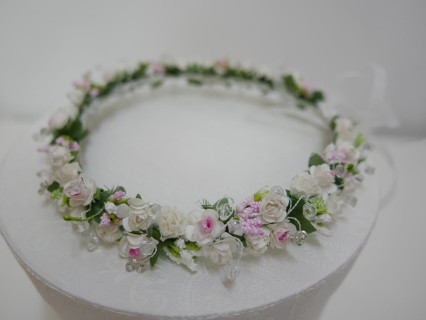 Biało różowy wianek do modelowania- plastyczny