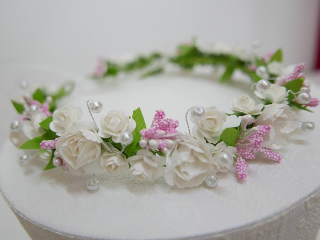 Biało różowy wianek do modelowania- plastyczny