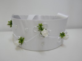 Biały z zielenią koszyczek do sypania kwiatów