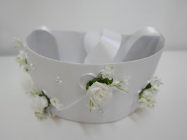 Biały z zielenią koszyczek do sypania kwiatów