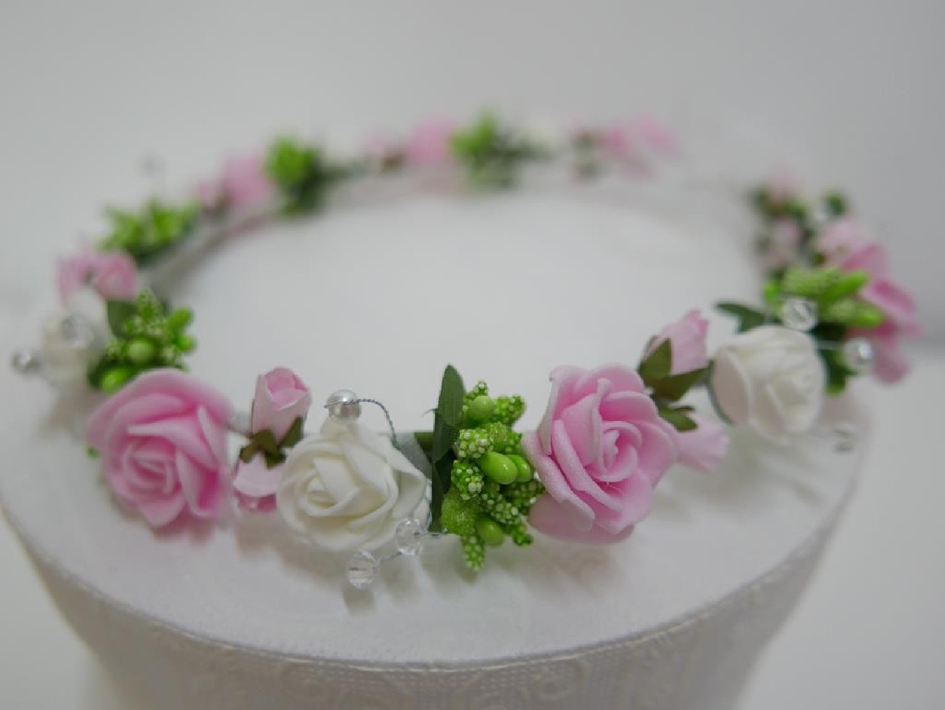 Biało różowy wianek do modelowania- plastyczny