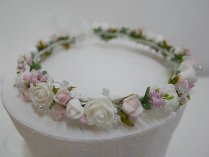 Biało różowy wianek do modelowania- plastyczny