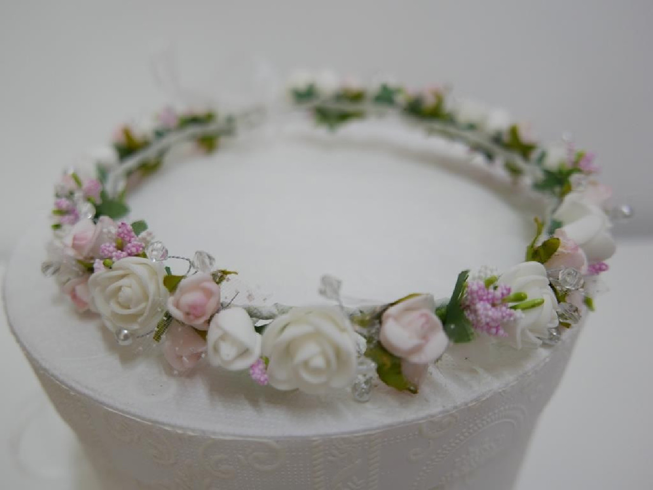 Biało różowy wianek do modelowania- plastyczny