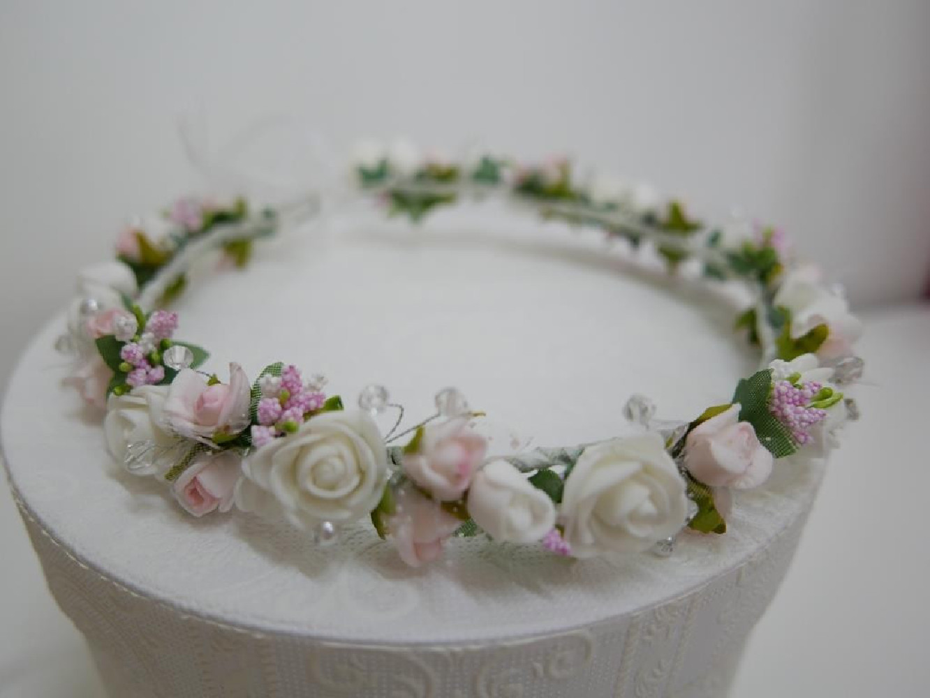 Biało różowy wianek do modelowania- plastyczny