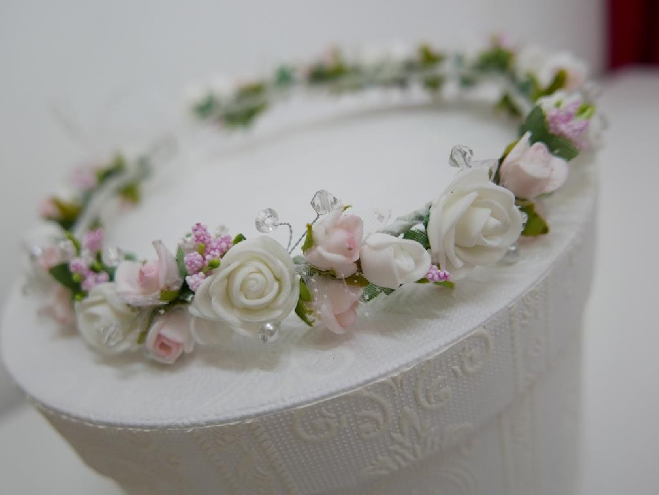 Biało różowy wianek do modelowania- plastyczny