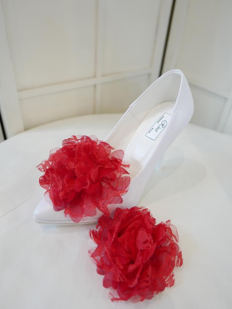 Klipsy do butów czerwone kwiaty 8 cm