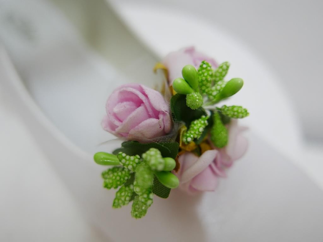 Klipsy do butów różowo zielone bukieciki