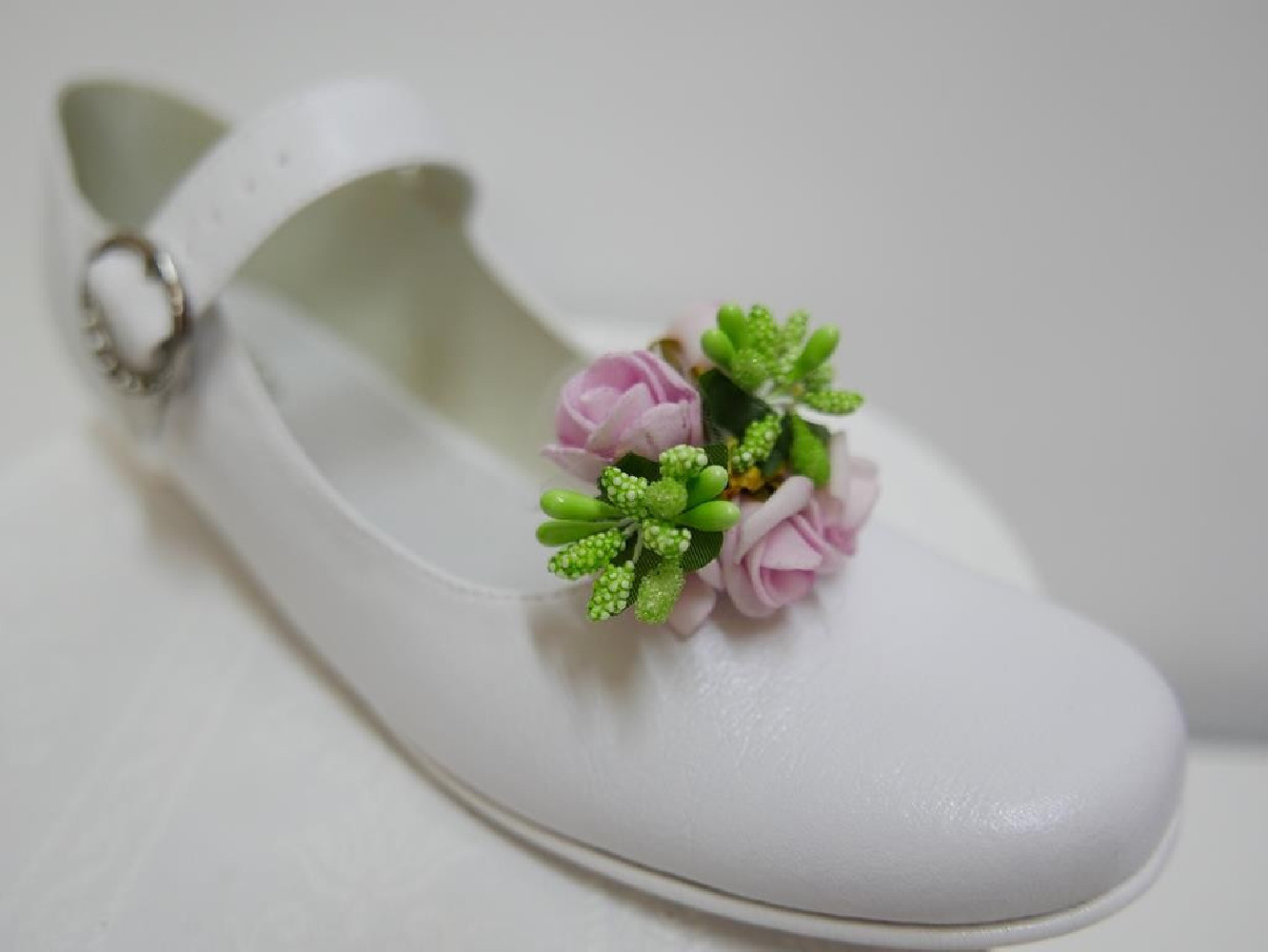 Klipsy do butów różowo zielone bukieciki