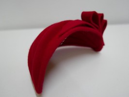 Natalia, half-hat czerwony filcowy z fałdami model retro