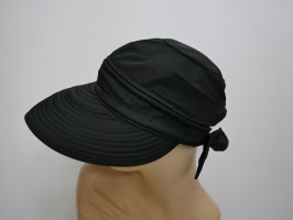 Czarny daszek- czapka z odpinaną główką regulowana