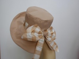Beżowy dwustronny kapelusz tkanina 57-58 cm