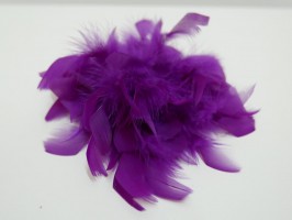 Kwiat z piór magenta stroik do włosów , sukni, kapelusza