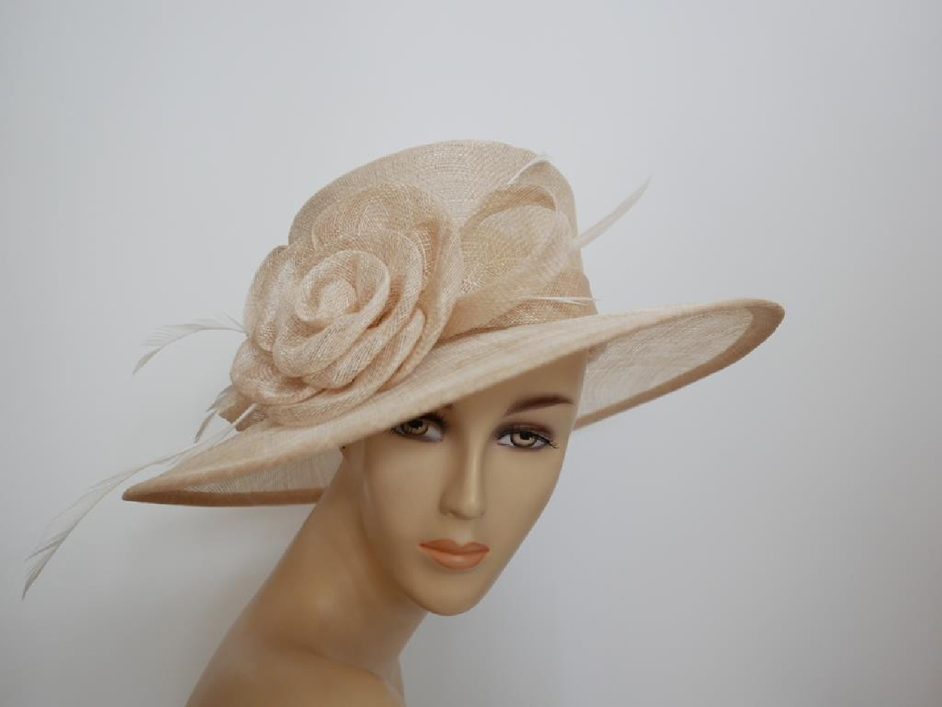 Wizytowy kapelusz sinamay naturalny 56-57 cm